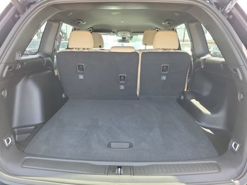 Used 2025 Jeep Grand Cherokee Limited RWD image 9
