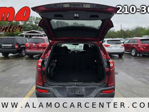 Used 2017 Jeep Cherokee Latitude FWD image 25