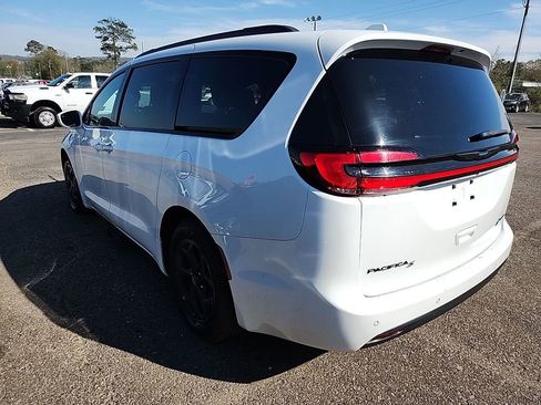 Used 2021 Chrysler Pacifica Limited w/ S Appearance Package image 2