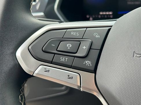 Certified 2023 Volkswagen Tiguan SE w/ Panoramic Sunroof Package FWD image 23
