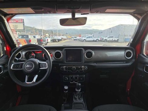 Used 2023 Jeep Wrangler Sahara image 15