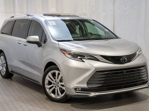 Used 2022 Toyota Sienna Platinum image 1