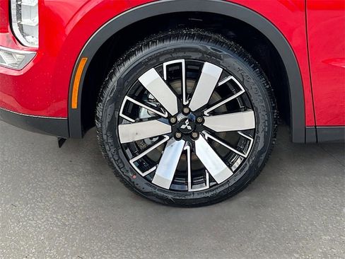 New 2025 Mitsubishi Outlander SE image 30
