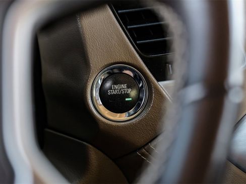 Used 2019 GMC Yukon SLT image 17