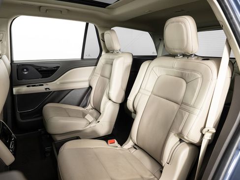 Used 2021 Lincoln Aviator Reserve w/ Class IV Trailer Tow Package image 17