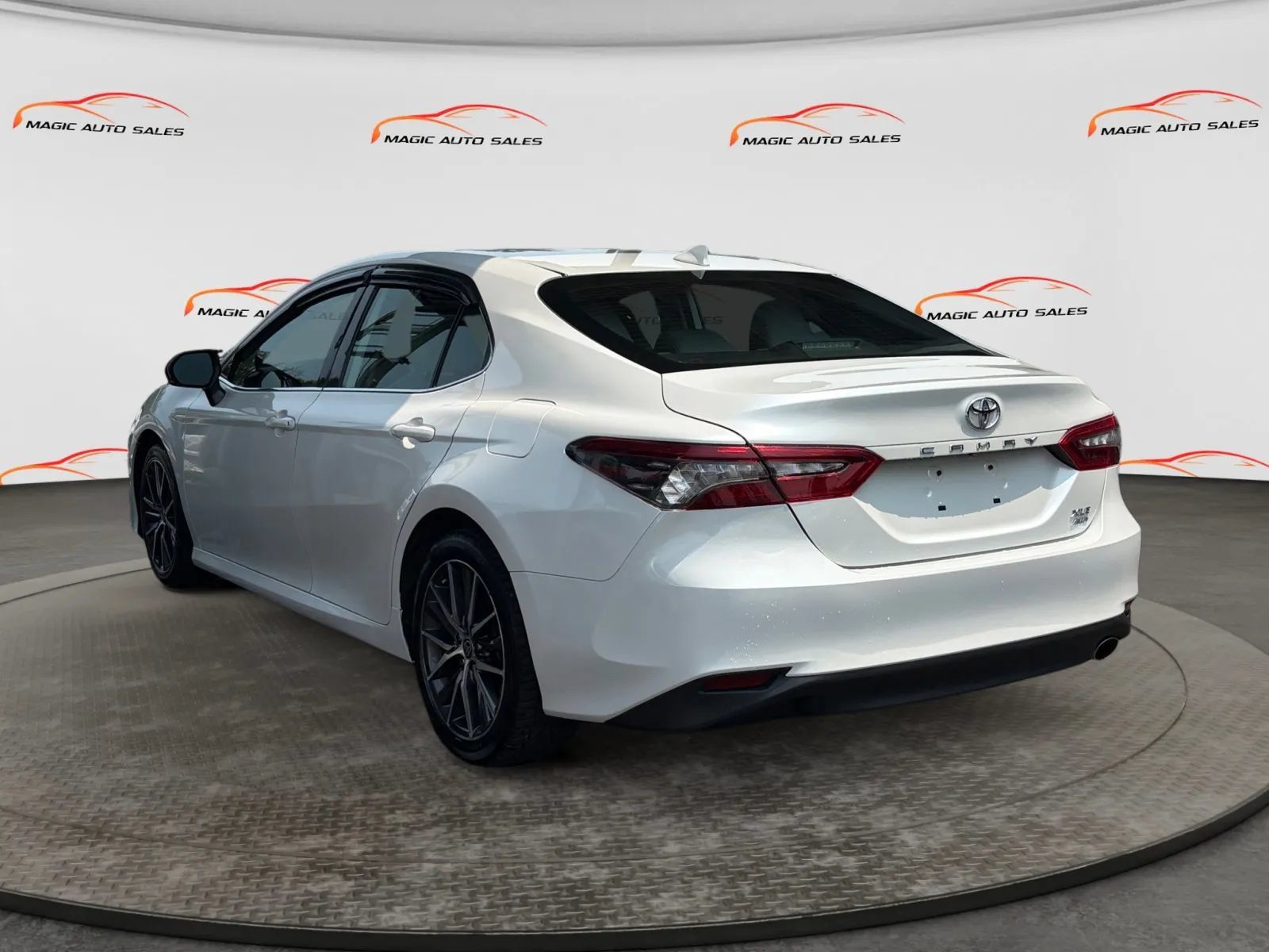 Used 2021 Toyota Camry XLE AWD/4WD image 8
