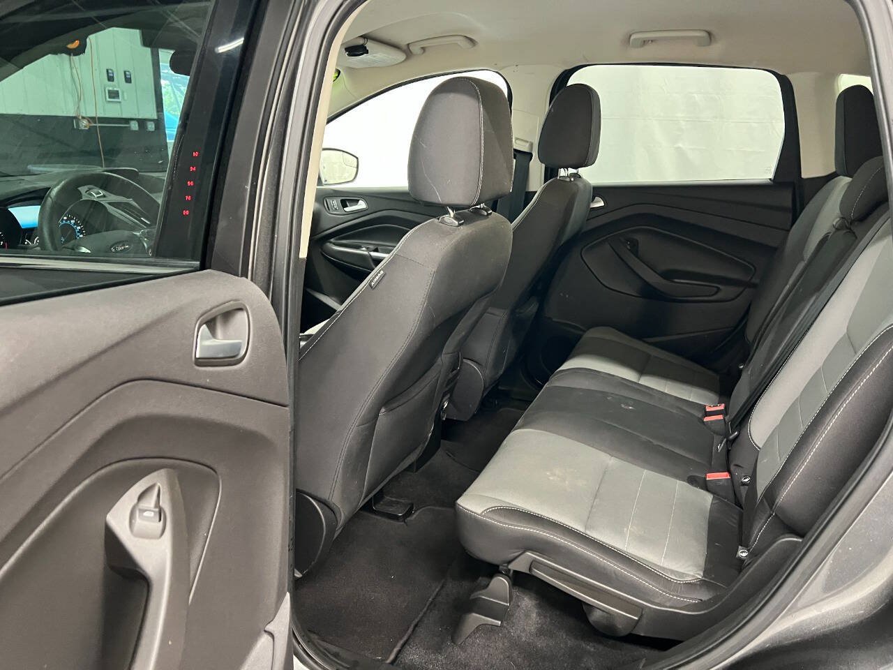 Used 2016 Ford Escape SE FWD image 9