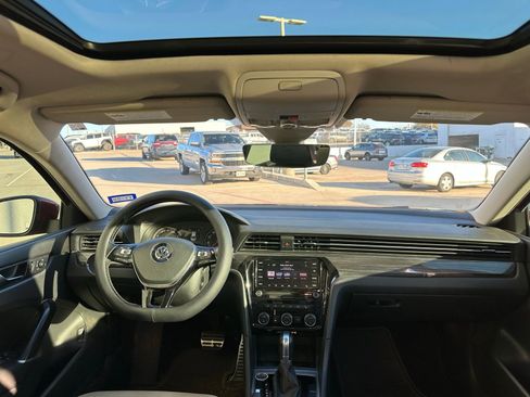 Used 2020 Volkswagen Passat 2.0T R-Line image 10