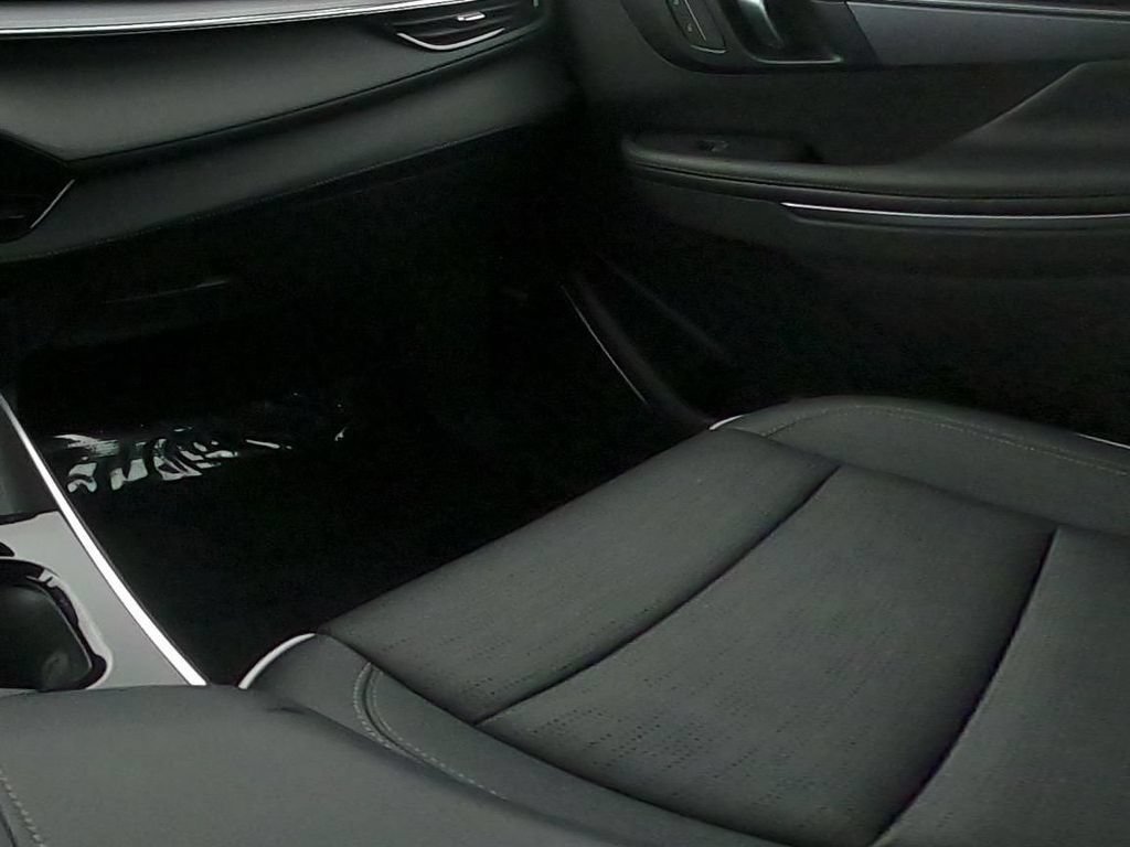Used 2025 Buick Enclave Sport Touring w/ Power Package AWD/4WD image 34