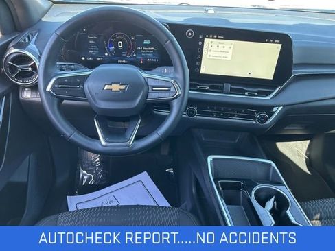 Certified 2025 Chevrolet Equinox LT AWD/4WD image 2