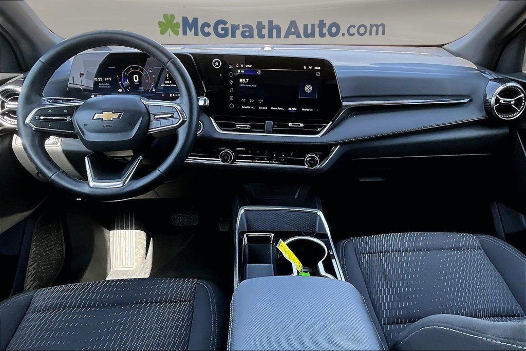 Used 2025 Chevrolet Equinox LT AWD/4WD image 9