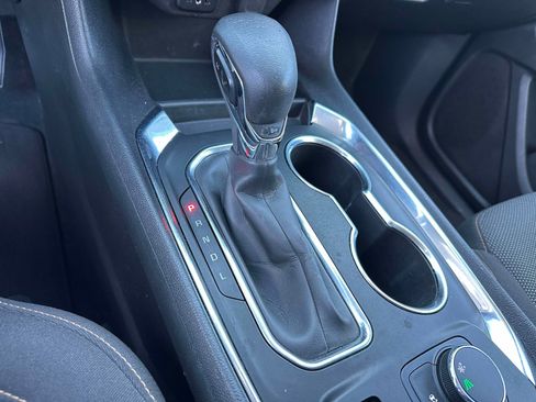 Used 2021 Chevrolet Traverse LS image 31