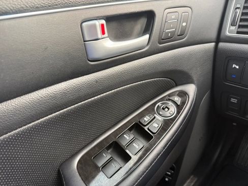 Used 2012 Hyundai Genesis 3.8 w/ Premium Pkg image 21