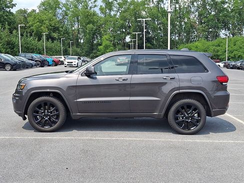 Used 2021 Jeep Grand Cherokee Laredo X AWD/4WD image 7