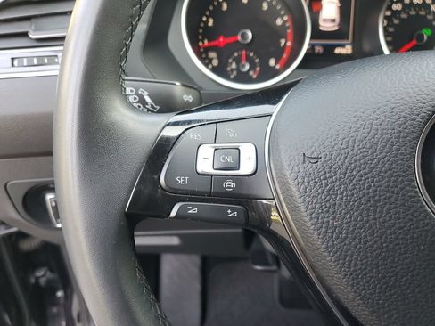 Used 2020 Volkswagen Tiguan SE FWD image 24