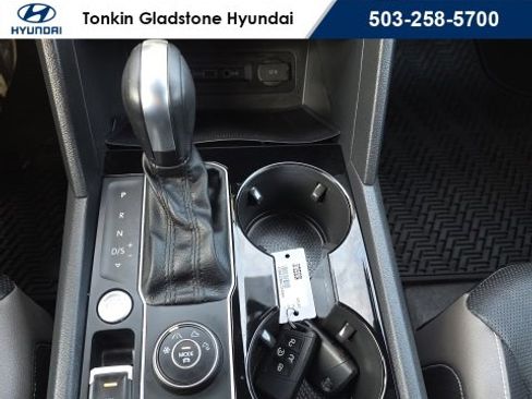 Used 2020 Volkswagen Atlas Cross Sport SEL Premium image 17