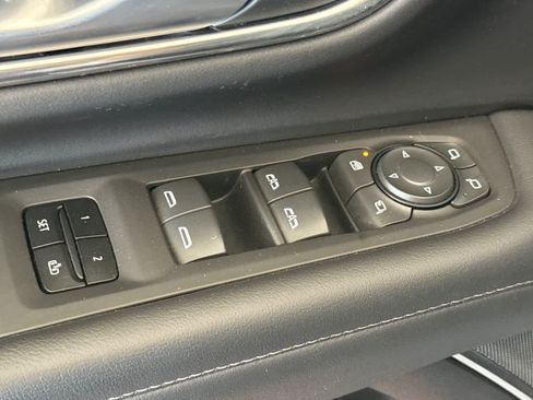 Used 2022 Chevrolet Suburban LT w/ Luxury Package AWD/4WD image 11