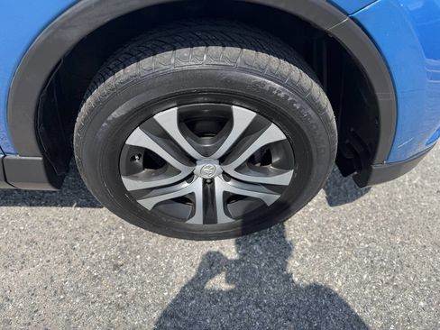 Used 2018 Toyota RAV4 LE AWD/4WD image 63