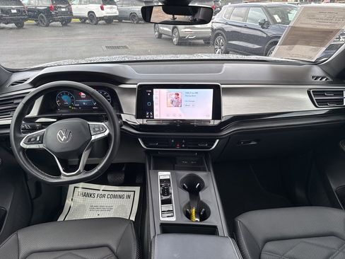 Used 2024 Volkswagen Atlas Cross Sport SE image 19