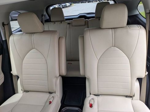 Used 2022 Toyota Highlander XLE image 30