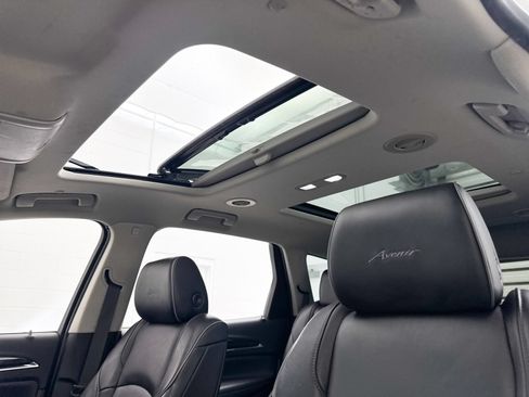 Used 2019 Buick Enclave Avenir w/ Avenir Technology Package FWD image 3
