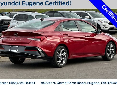 Used 2025 Hyundai Elantra SEL image 4