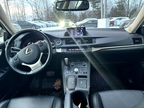 Used 2017 Lexus CT 200h Hybrid 4D Hatchback image 14