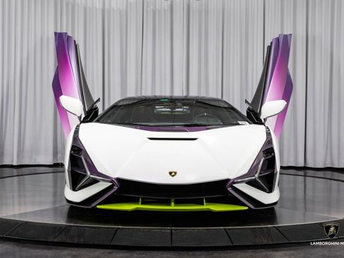 Used 2020 Lamborghini Sian Coupe image 42