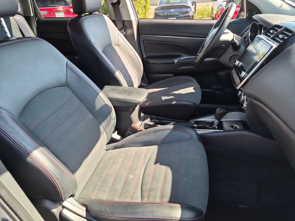 Used 2025 Mitsubishi Outlander Sport SE AWD/4WD image 31