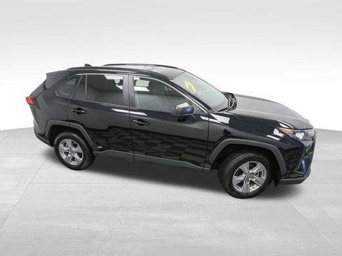 Used 2022 Toyota RAV4 LE image 6