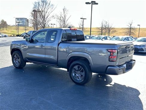 Used 2025 Nissan Frontier SV image 6