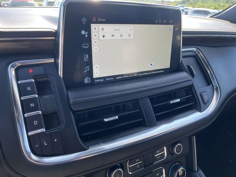 Used 2022 Chevrolet Suburban LT w/ LT Signature Package AWD/4WD image 16
