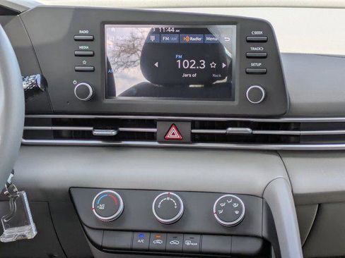 New 2026 Hyundai Elantra SE FWD image 12