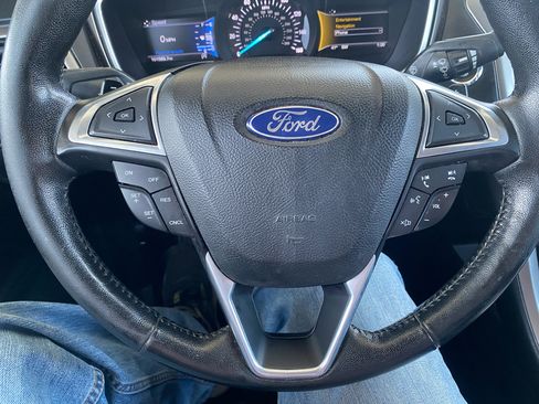 Used 2017 Ford Fusion SE w/ Fusion SE Technology Package image 14