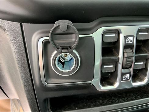 Used 2023 Jeep Gladiator Sport AWD/4WD image 31