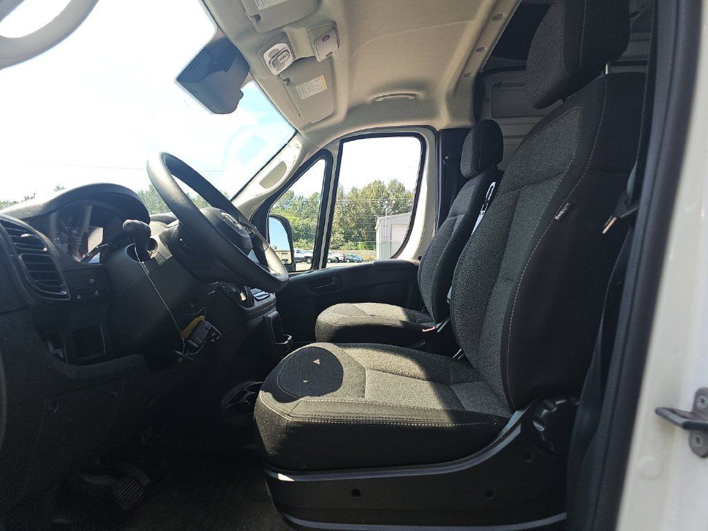 Used 2025 RAM ProMaster 2500 w/ Convenience Group FWD image 3