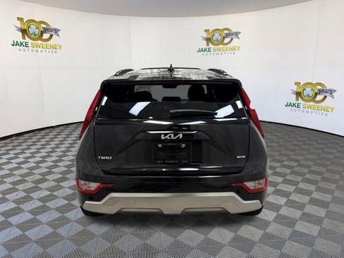 Used 2023 Kia Niro SX image 9