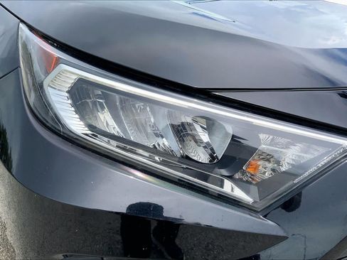 Used 2021 Toyota RAV4 XLE Premium FWD image 27