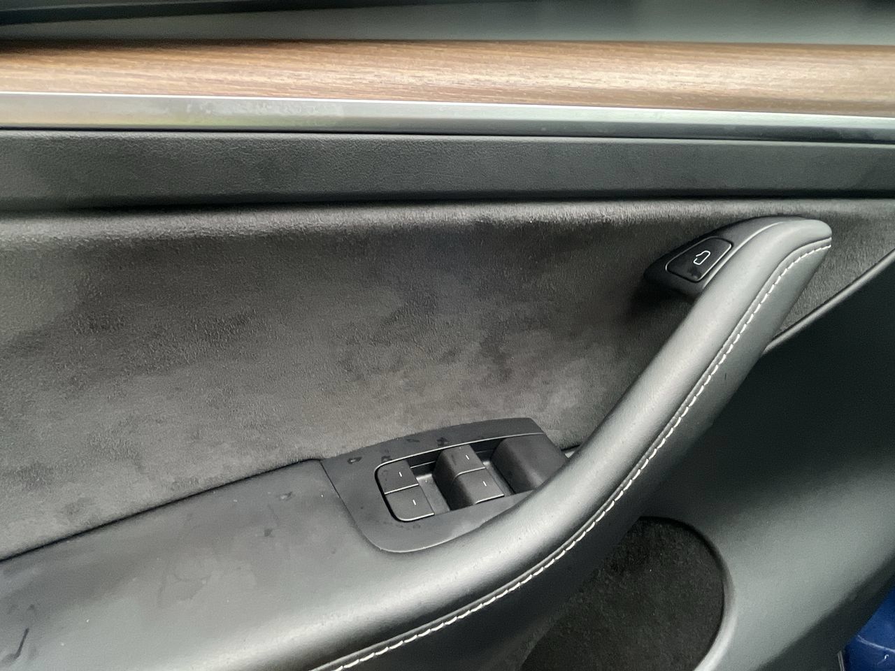 Used 2023 Tesla Model Y Long Range AWD/4WD image 2