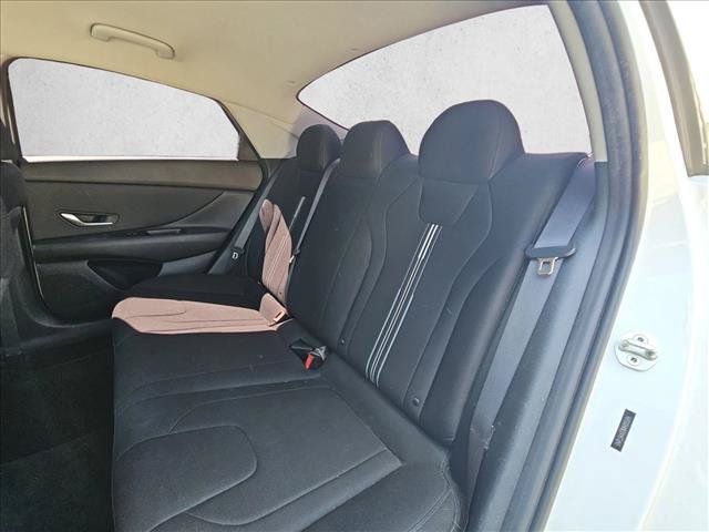 Used 2021 Hyundai Elantra SEL w/ Convenience Package FWD image 12