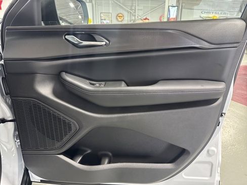 New 2025 Jeep Grand Cherokee Laredo X w/ Luxury Tech Group I image 38