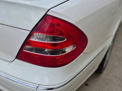 Used 2005 Mercedes-Benz E 500 Sedan image 22
