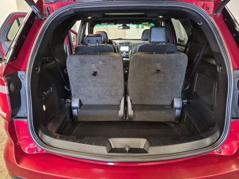 Used 2017 Ford Explorer Limited w/ Equipment Group 301A FWD image 18