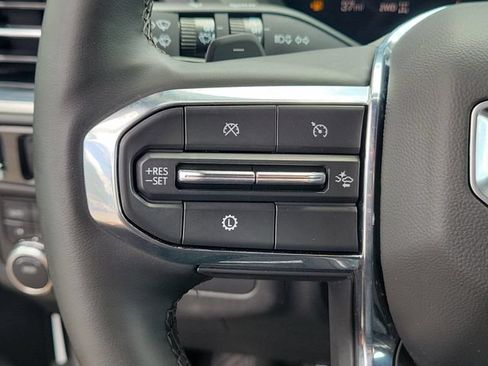 Used 2025 GMC Yukon XL Denali AWD/4WD image 26