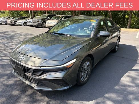 Used 2024 Hyundai Elantra SEL FWD image 3