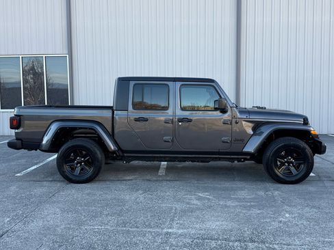 Used 2021 Jeep Gladiator Sport image 4