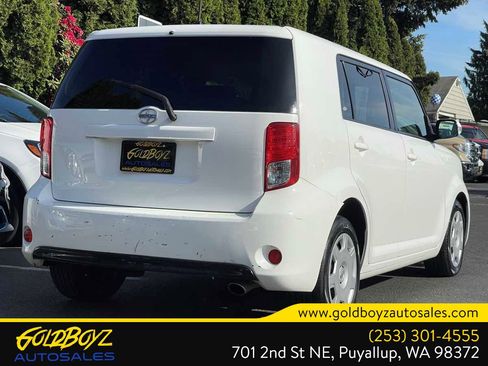 Used 2013 Scion xB FWD image 4