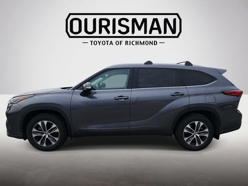 Used 2022 Toyota Highlander XLE AWD/4WD image 4