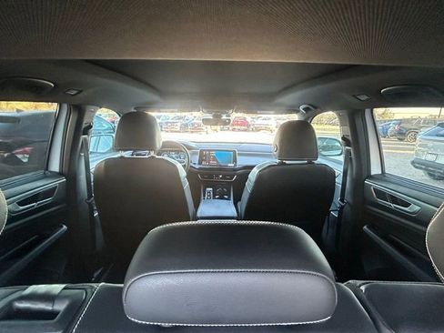 Used 2024 Volkswagen Atlas Cross Sport SE image 26