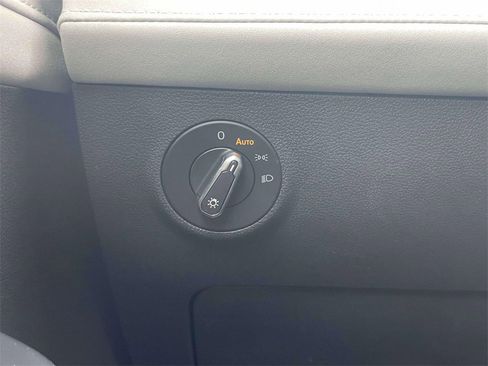 New 2026 Volkswagen Taos SE image 19